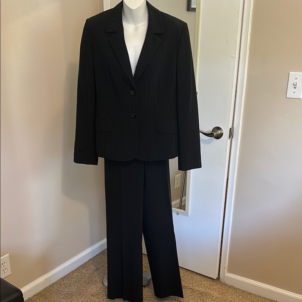 Jones New York Black Pinstripe Classic Pantsuit Size 8